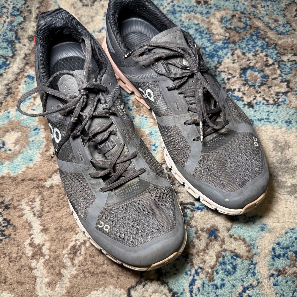 On Running Shoes - Picture 4 of 7